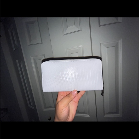 White Wallet - Picture 4 of 4